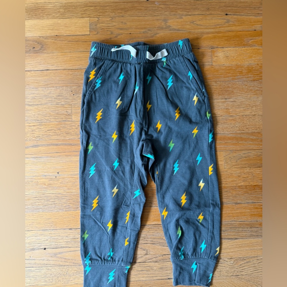 NWOT Tea Collection Everyday Joggers in Lightning Pattern